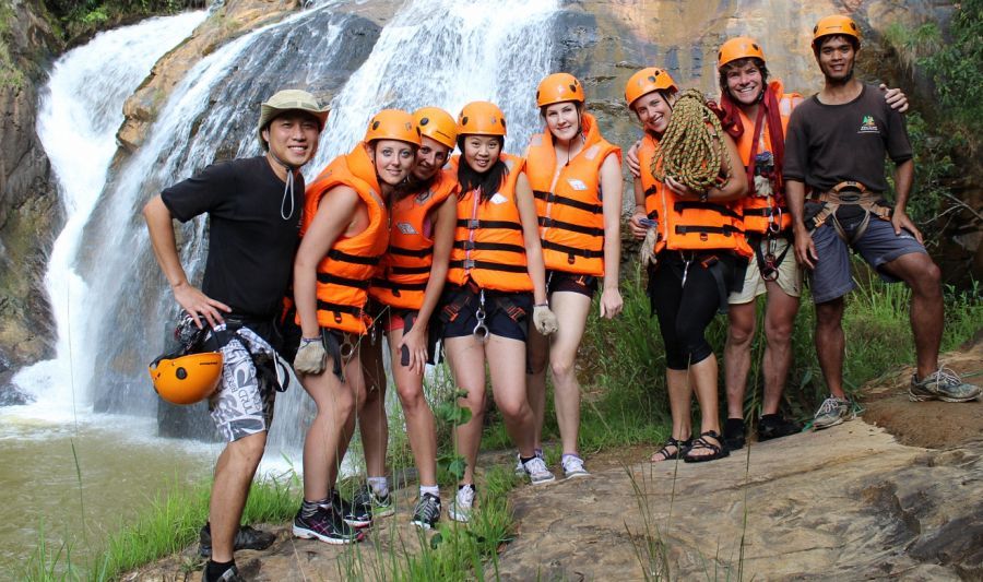 Seni Datanla Waterfall Cayoning 01412329