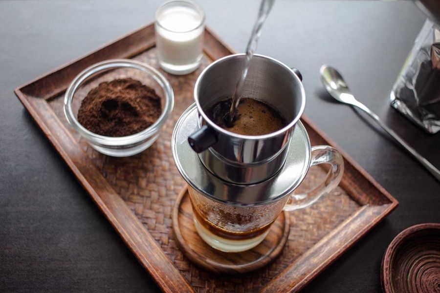 Brew the coffee using a phin filter 1292cd45