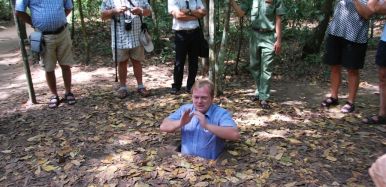 Seni Cu Chi Tunnels 1 19f22253
