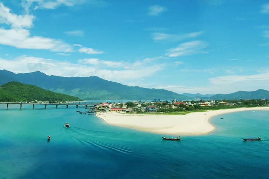 Lang Co Beach