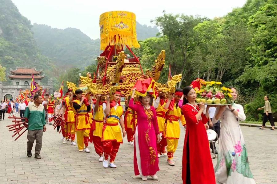 Truong Yen Festival (Hoa lu festival) in Ninh binh
