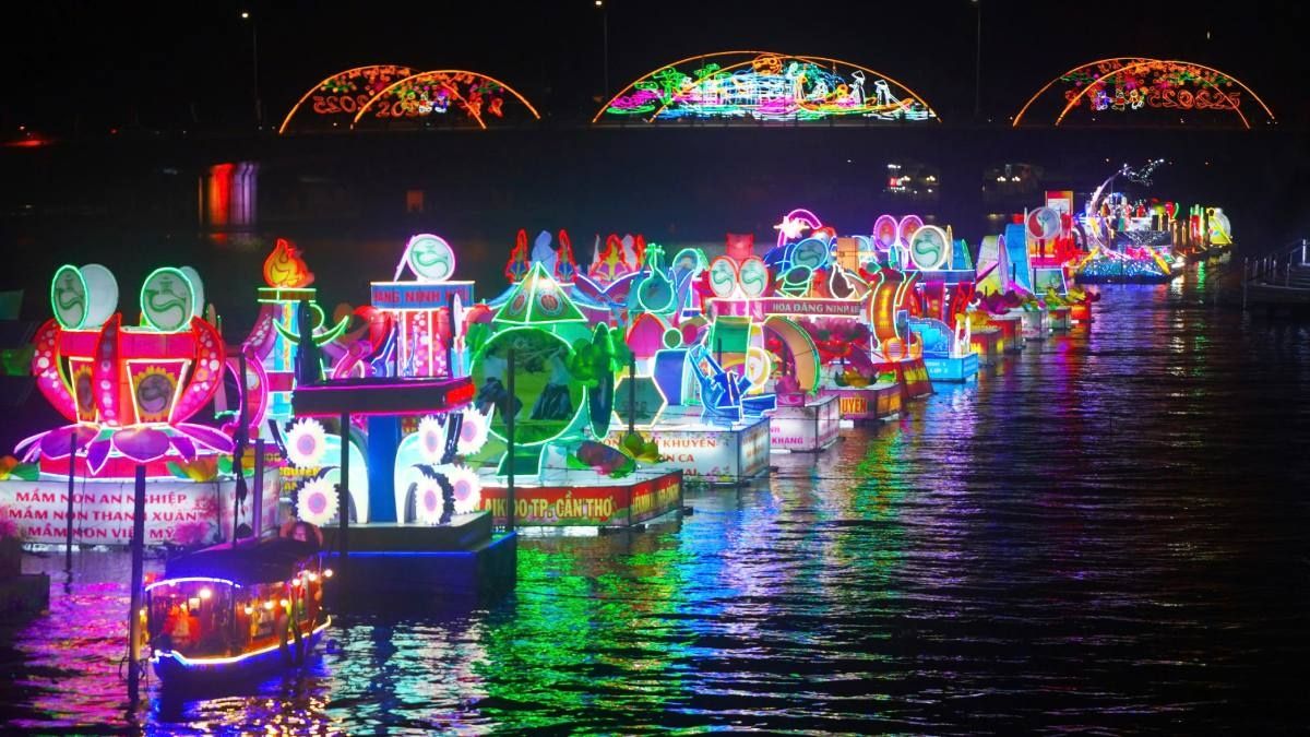 the Hau River at night 21c7cadc