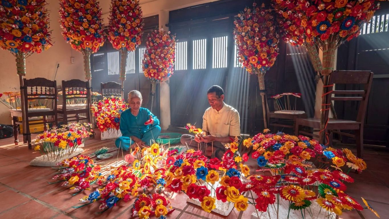 Making Ornate Paper Flowers thanh tien village 240fef07