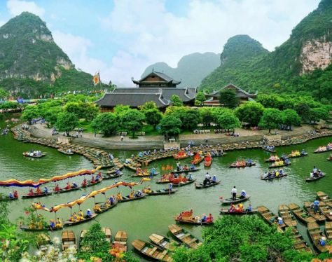 Take A Boat Cruise At Trang An in ninh binh