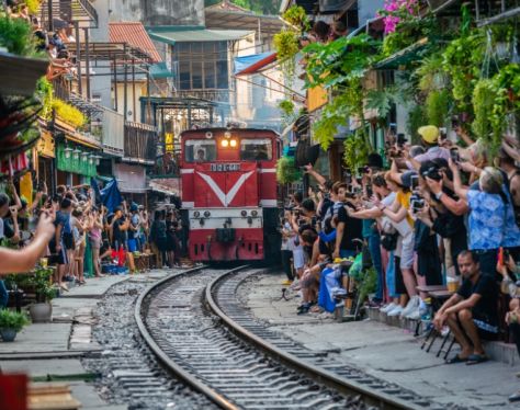 Hanoi Train Street and Railway Coffee 2 27d384d6