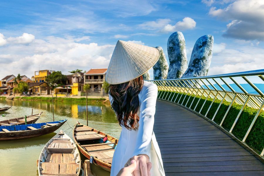 taking photo in golden bridge bana hill