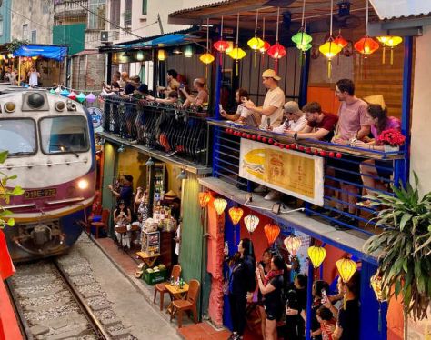 train street hanoi 1 2f33a22c