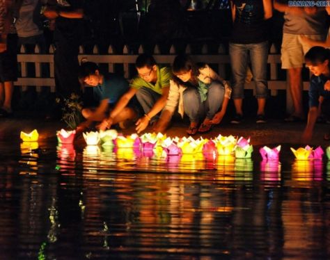 Seni hoi an release lantern 1 3bd4b785