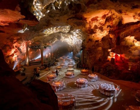 Dining inside Dragon Pearl cave 409277bd