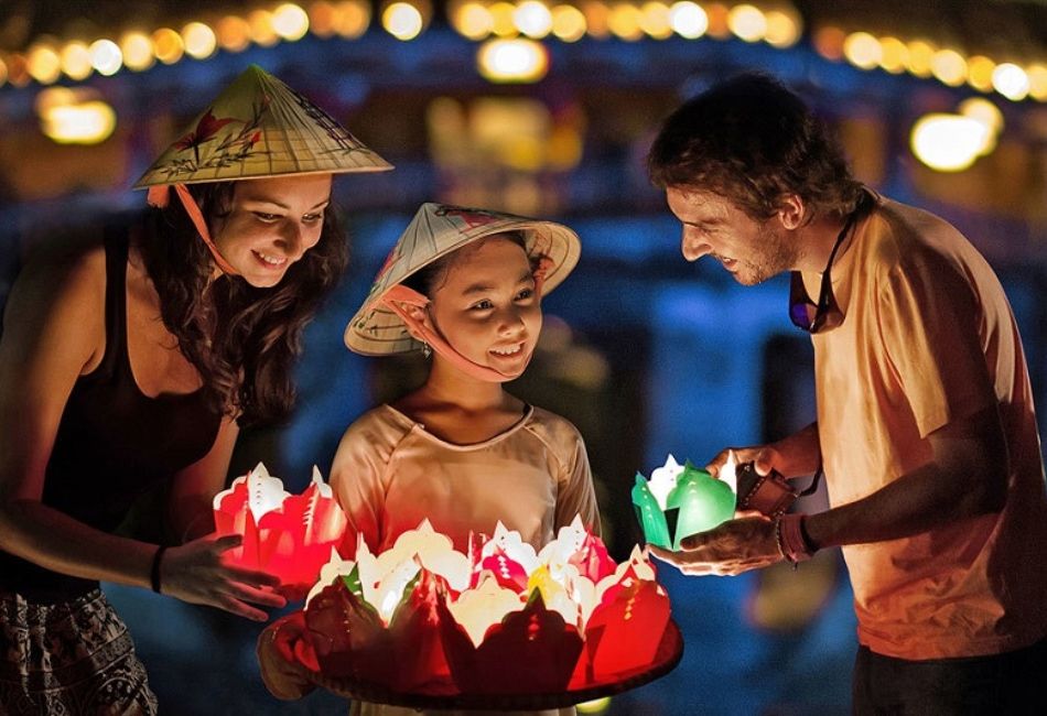 Release Lanterns On The Thu Bon River 42e88ffa