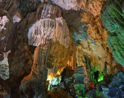 Halong Bay Me Cung Cave 4 510d1e27