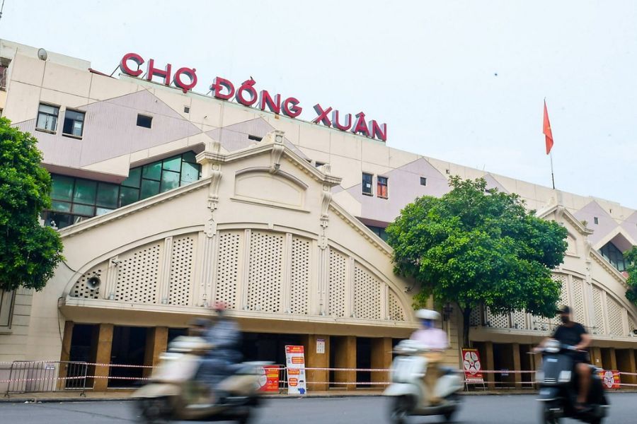 Cho Dong Xuan in Hanoi 57b44cc3