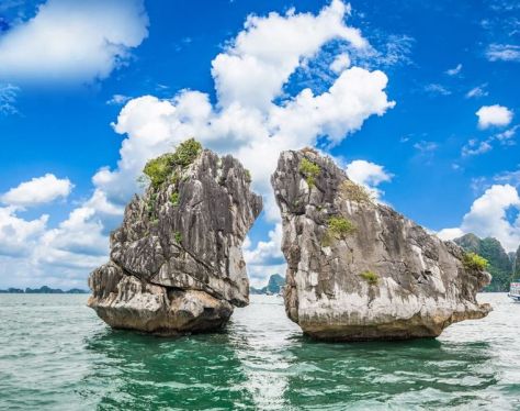 Seni Halong Bay in April 59029d53