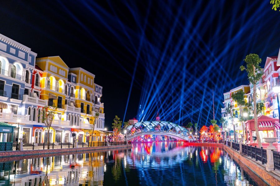 Experience The Magic Of Grand World After Sunset 5de94a77