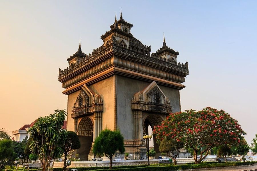Four Faces And Naga Statues Of Patuxai 5fbd1da6