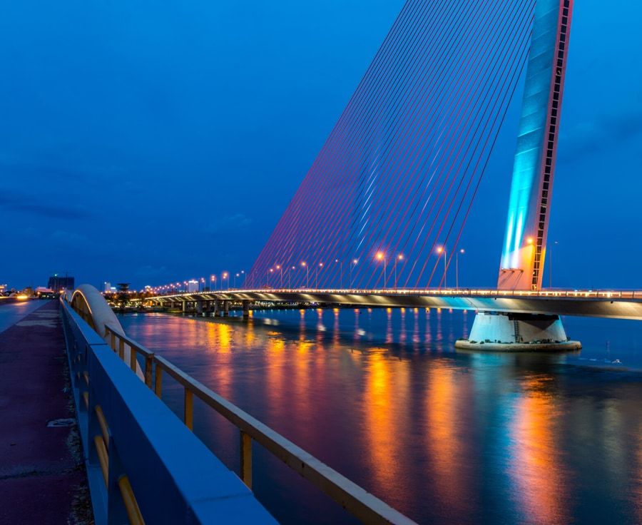 Unique Architecture Of The Tran Thi Ly Bridge 5f3e8685