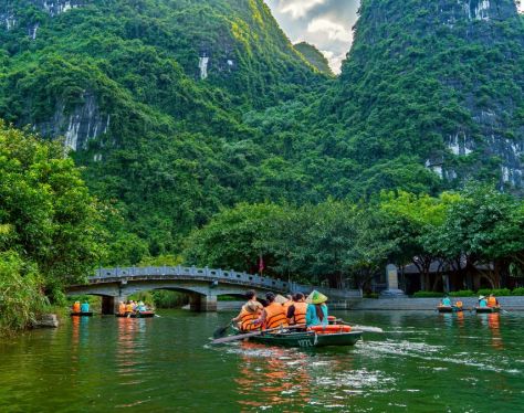 boat trip in trang an, ninh binh