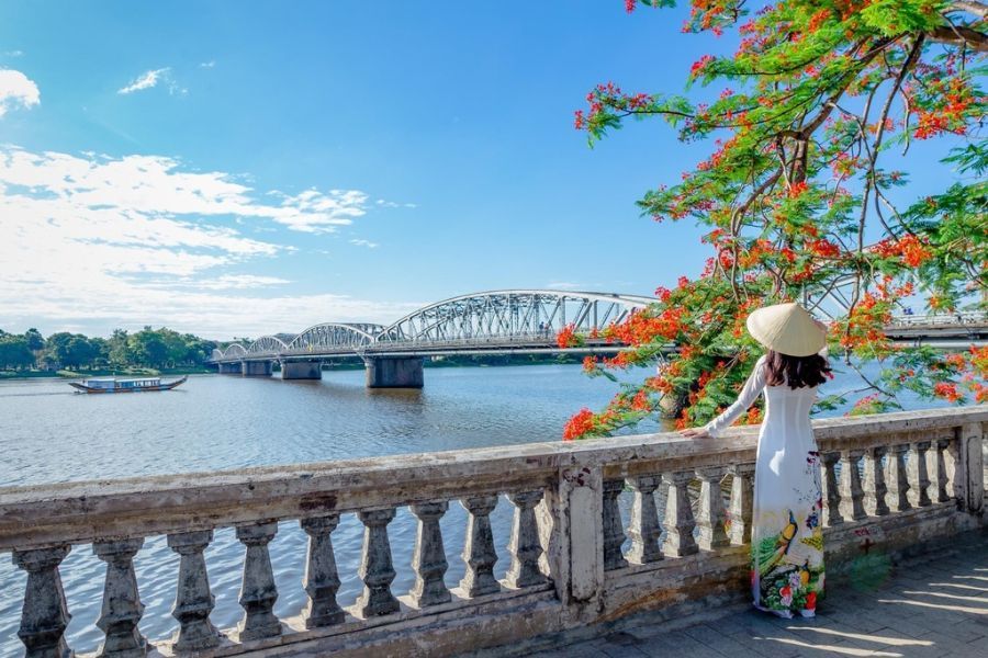 perfume river overview 608c04d4