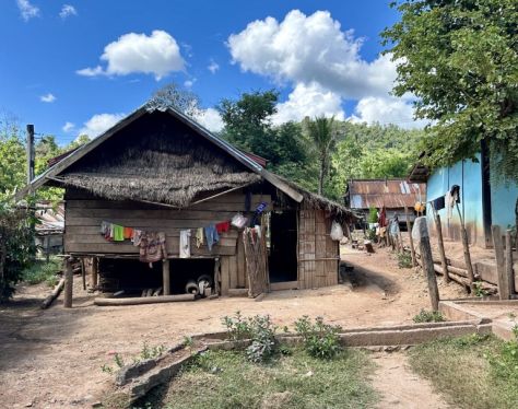 Vang Vieng Lao Loum village 652d4ff5