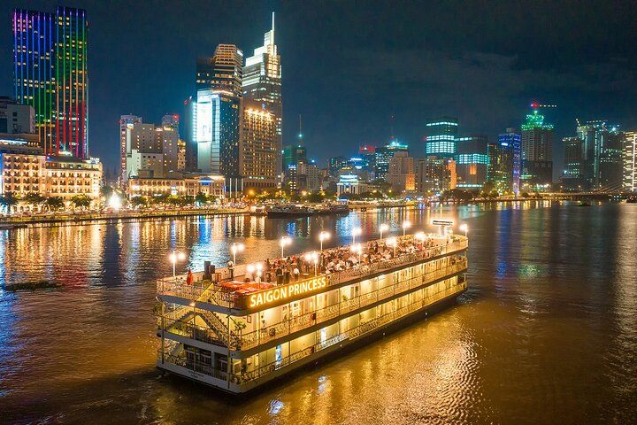 saigon cruise night 667e3631