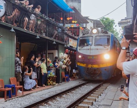 Hanoi Train Street and Railway Coffee 1 6da8bdbb