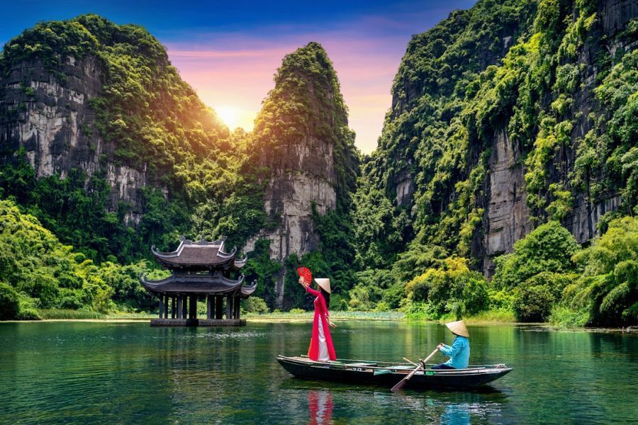 Ninh Binh is a beautiful province in northern Vietnam 2 7ee992a7