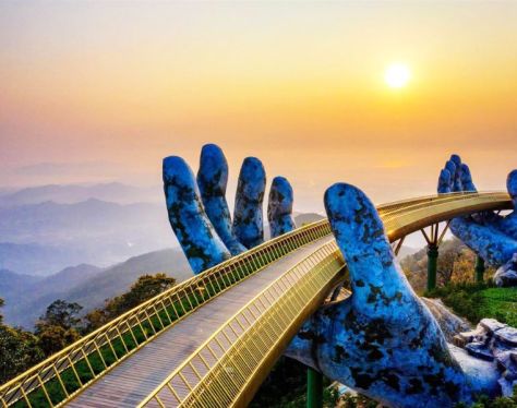 golden bridge in Ba na hill
