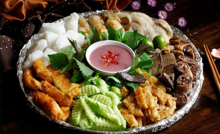 Bun Dau Mam Tom is a traditional Vietnamese dish 92ee0367