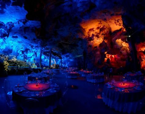 Dining inside Dragon Pearl cave 3 9ff5e587