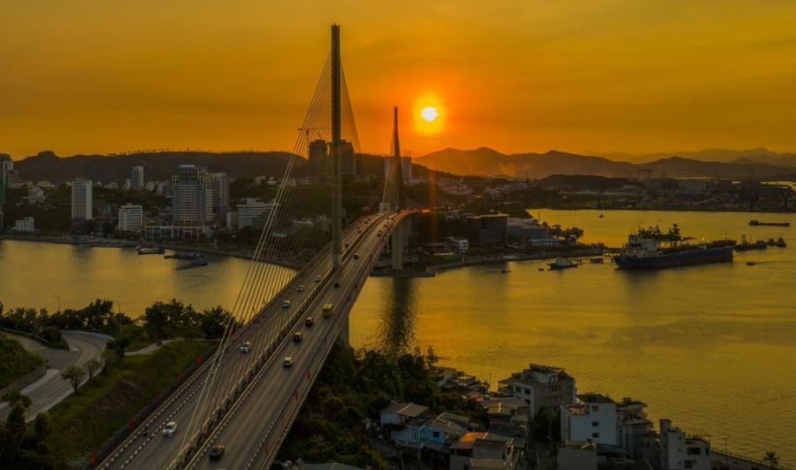 Bai Chay Bridge