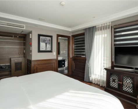 Ambassador Balcony Suite c9272244