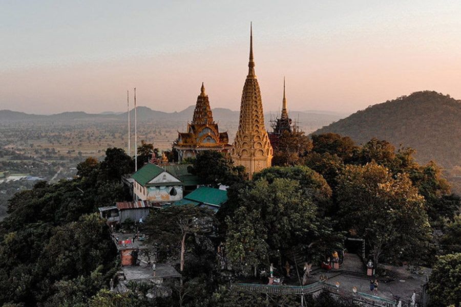 Phnom Sampeau is a breathtaking example of a limestone hill d7b2f8f0