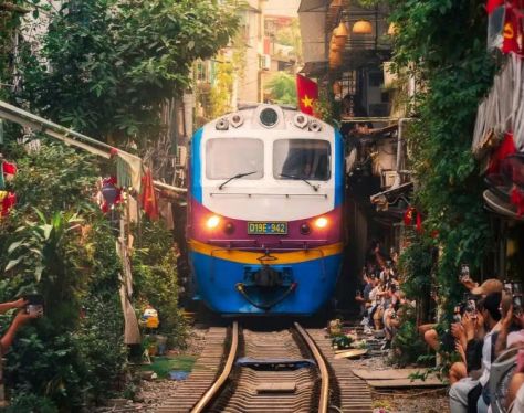 Hanoi Train Street e025a171