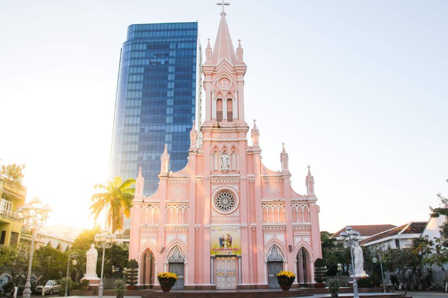 Da Nang Cathedral is a captivating Gothic style building e184d3eb