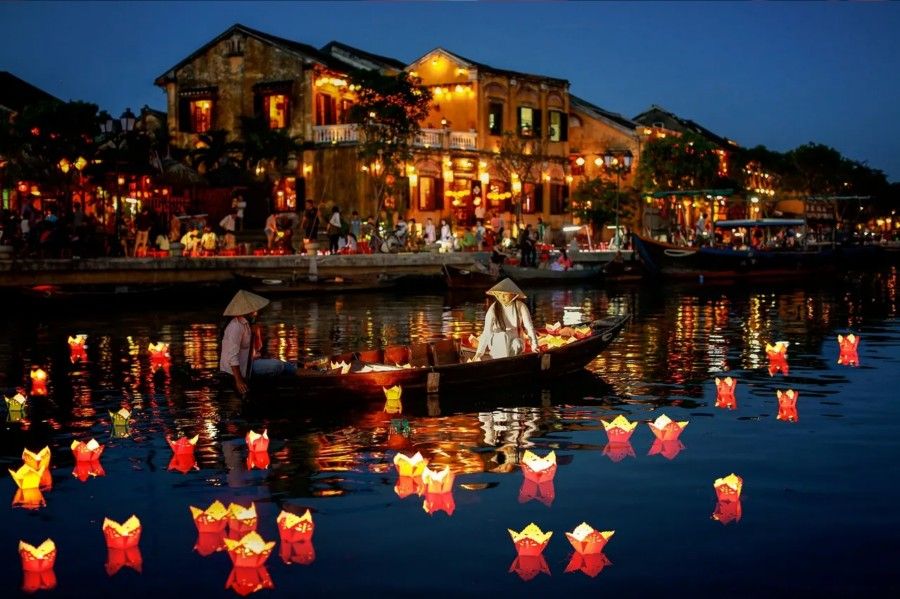 Seni hoi an release lantern 4 f24feb49