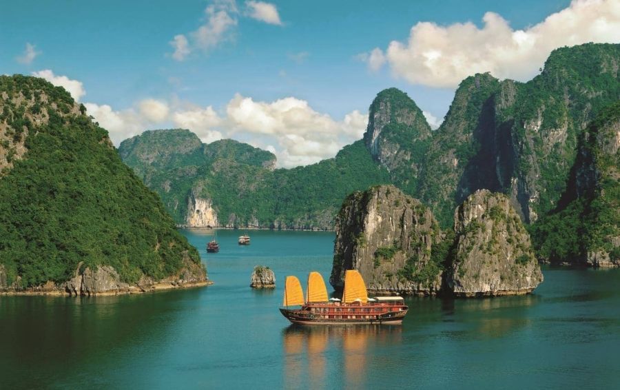 Seni Ho Chi Minh City to Halong Bay f3ec4b89