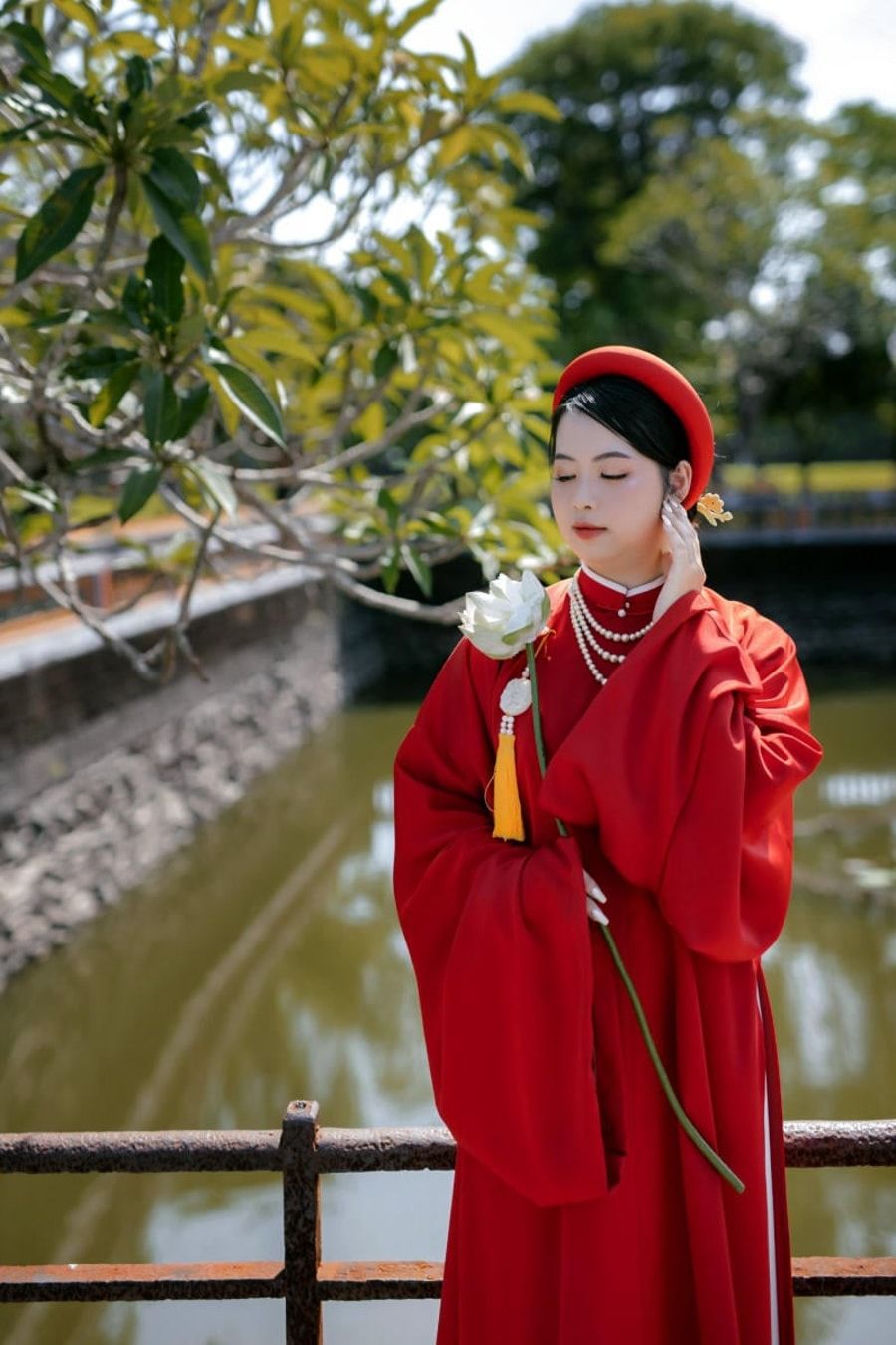 Ao Tac is a formal traditional Vietnamese robe f6f3d625