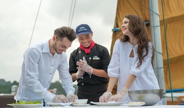 cooking class in Ha Long Bay e1753845132144 f722ad1e