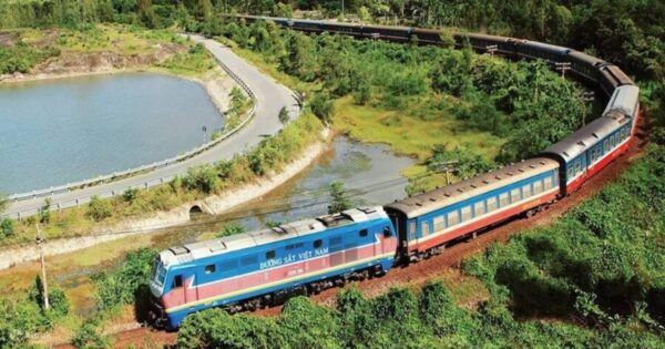 train Hue to Hanoi e1753851446925 fb9965b9