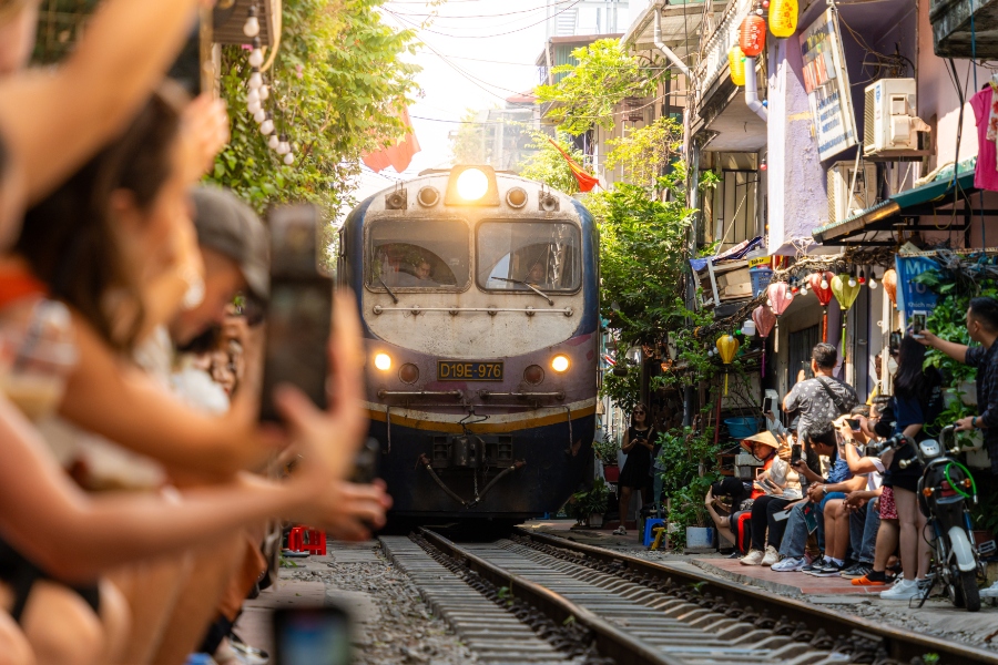 Hanoi Train Street and Railway Coffee 5