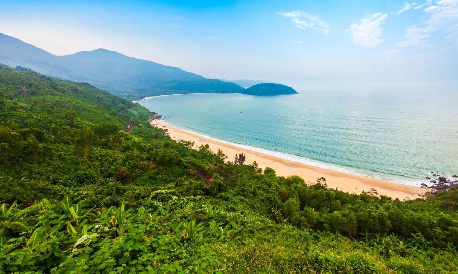 hai van pass overview in summer