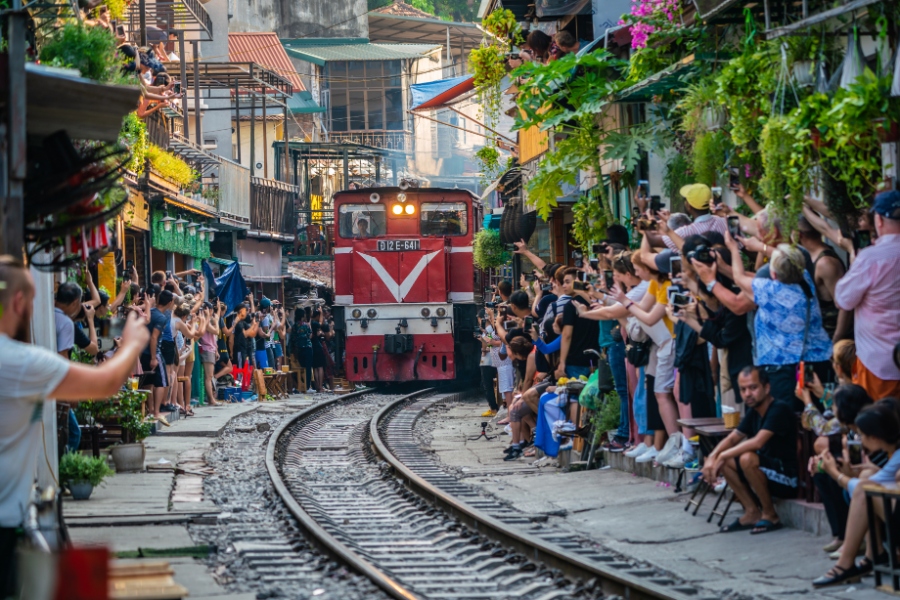 Hanoi Train Street and Railway Coffee 2