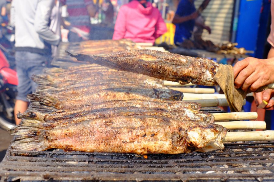 Ca Suoi Nuong (Grilled Stream Fish)