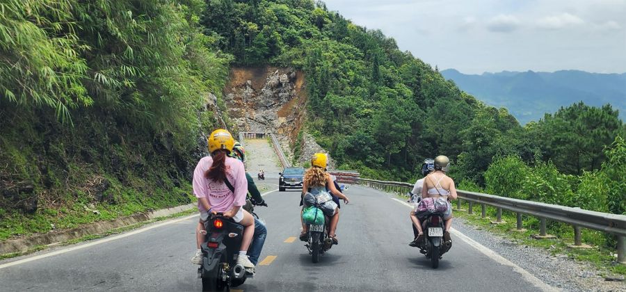 Experience Ha Giang motorbike tour