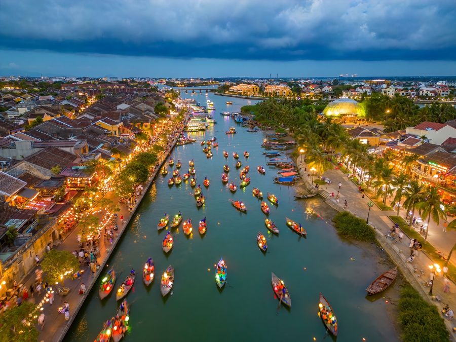 Thu Bon River by night