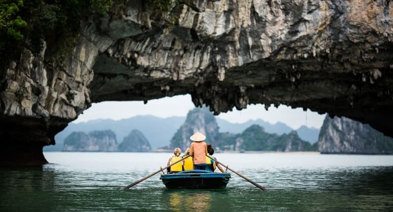ride boat in Halong bay