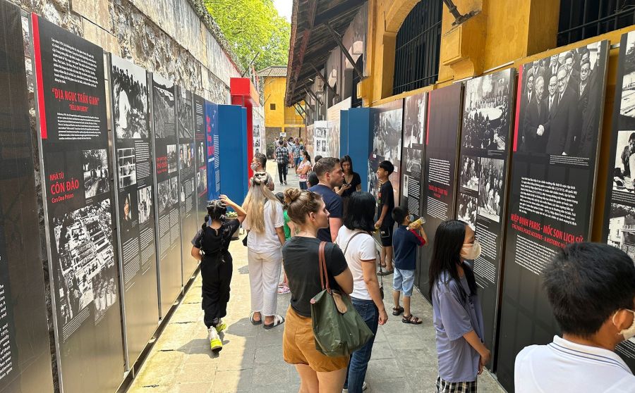 Hoa Lo Prison lobby
