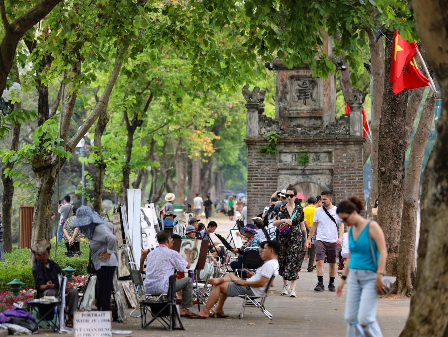 Stroll Around Hoan Kiem Lake Walking Street