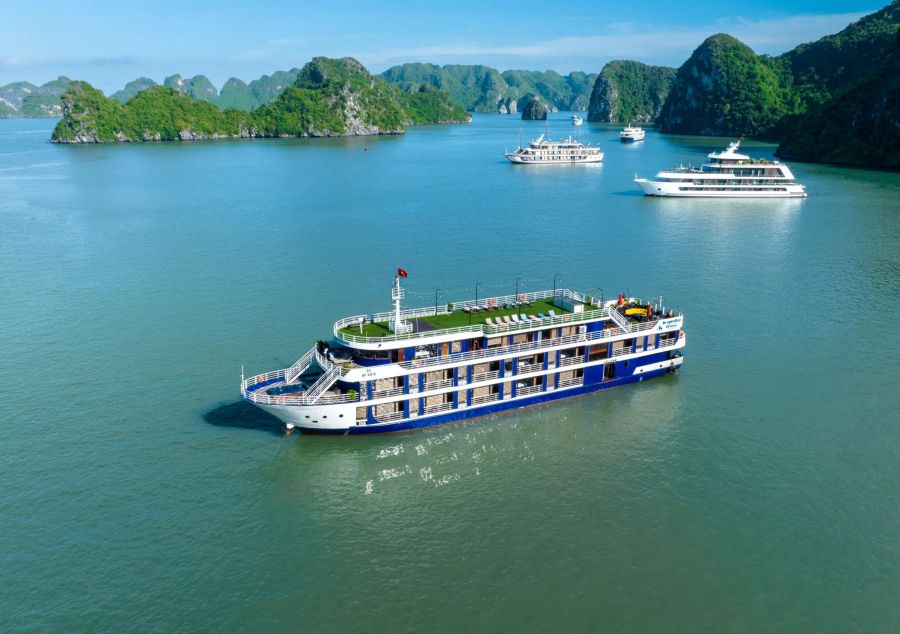 Take A Cruise In Halong Bay