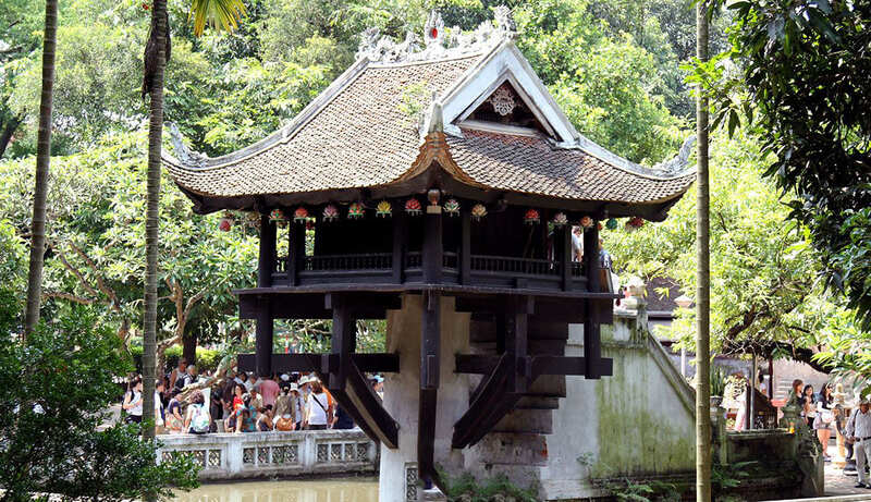 visit The One Pillar Pagoda in Hanoi